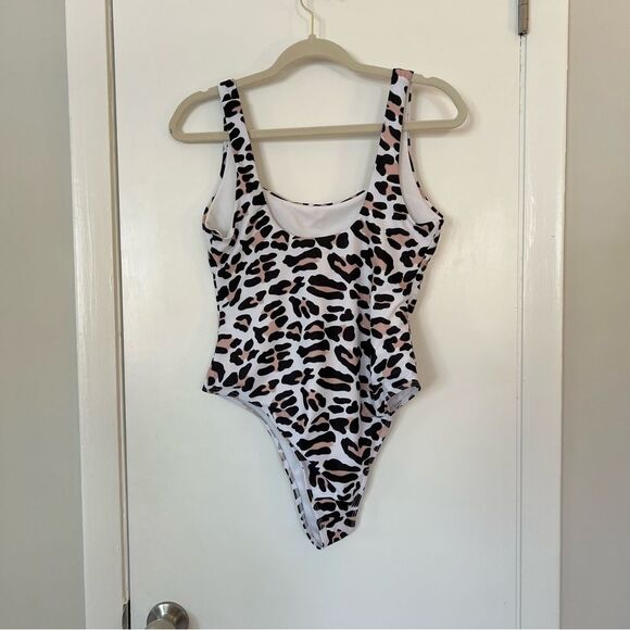 NWOT One Piece Swimsuit White Black Tan Leopard Cheetah Print M - Picture 6 of 7